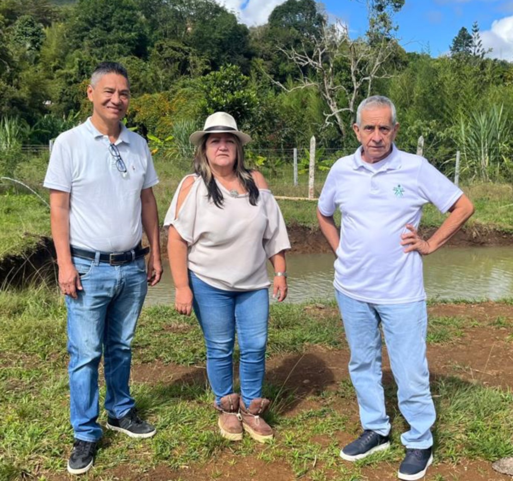 Visita del equipo del Fondo Emprender y el SENA a la piscícola Aqua Vida San Bernardo